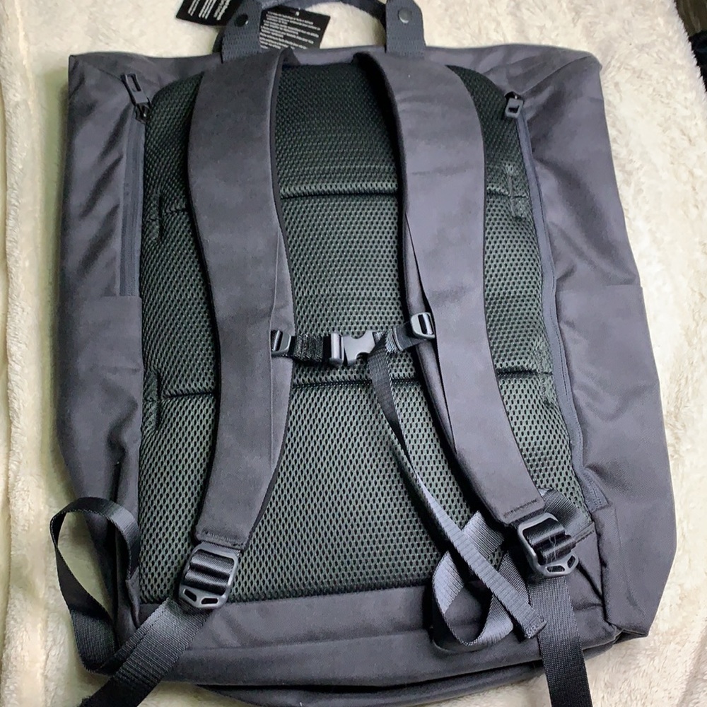 Lululemon Early Embark Backpack NWT Grey - Picture 13 of 16